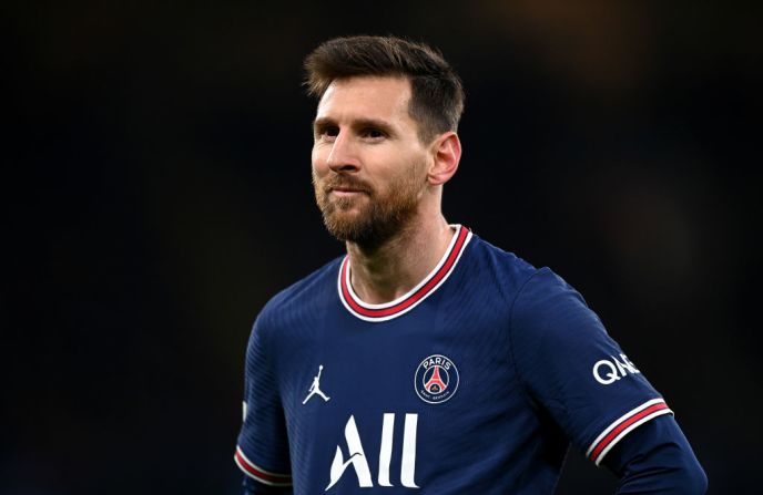 El futbolista argentino Lionel "Leo" Messi es considerado el mejor jugador del mundo actualmente. Desde agosto de 2021 juega en el Paris Saint-Germain después de 21 temporadas al lado del FC Barcelona, donde fue máximo goleador de todos los tiempos.