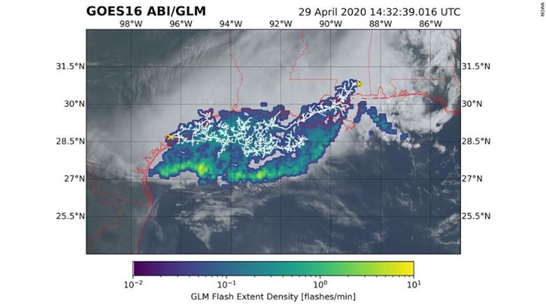 El récord de extensión de flash fue capturado por el satélite GOES-16, de la NOAA, sobre el sur de los Estados Unidos.