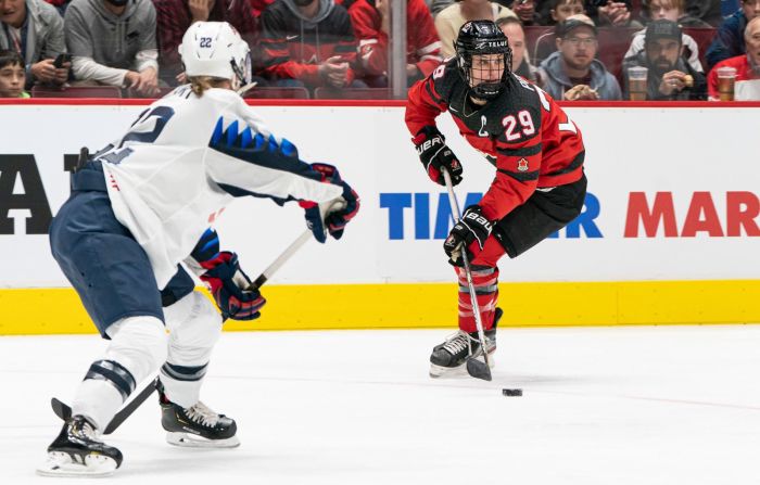 Marie-Philip Poulin (Canadá) — Poulin, una de las mejores jugadoras de hockey de todos los tiempos, recibió el apodo de "Capitán Clutch" después de marcar los goles de la victoria en las finales olímpicas de 2010 y 2014. También anotó en el partido por la medalla de oro de 2018, pero las canadienses perdieron ante Estados Unidos en una dramática tanda de penales. Poulin, de 30 años, volverá a liderar al equipo de Canadá en China.