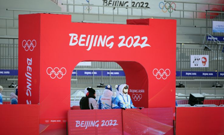 Casi 3.000 atletas de 90 países competirán en los Juegos Olímpicos de Invierno de Beijing. Mira en esta galería 25 de los atletas más importantes a los que seguir de cerca cuando inicien los juegos. La mayoría de estos han protagonizado Juegos Olímpicos anteriores. Algunos compiten por primera vez.  →