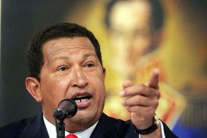 Hugo Chávez fue el presidente de Venezuela desde 1999 hasta su muerte en 2013. Su ascenso democrático a la presidencia a finales de los 90 marcó el comienzo de una nueva era en la política venezolana y sus relaciones internacionales.