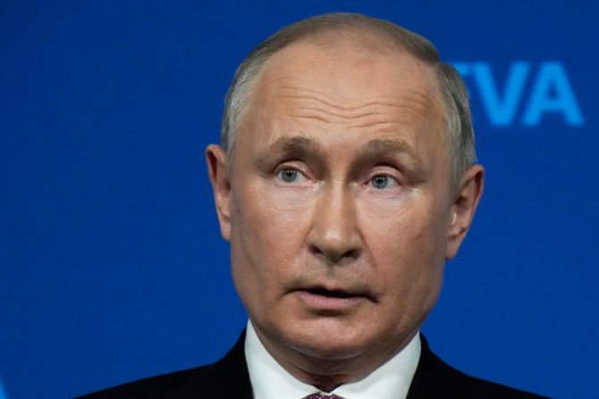 Vladimir Putin es el presidente de Rusia desde 2012, cargo que había ejercido anteriormente entre 1999 y 2008. Ha sido una figura popular pero polarizante que desde que fue elegido por primera vez ha dominado la política rusa.