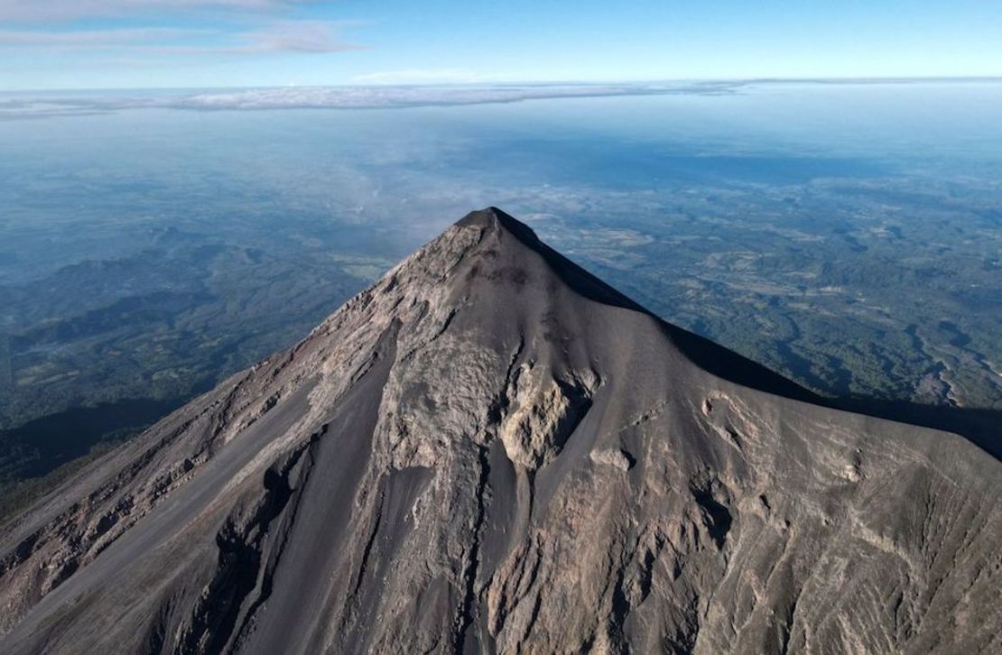 Imagen del Volcán de Fuego tomada el 13 de enero de 2022.