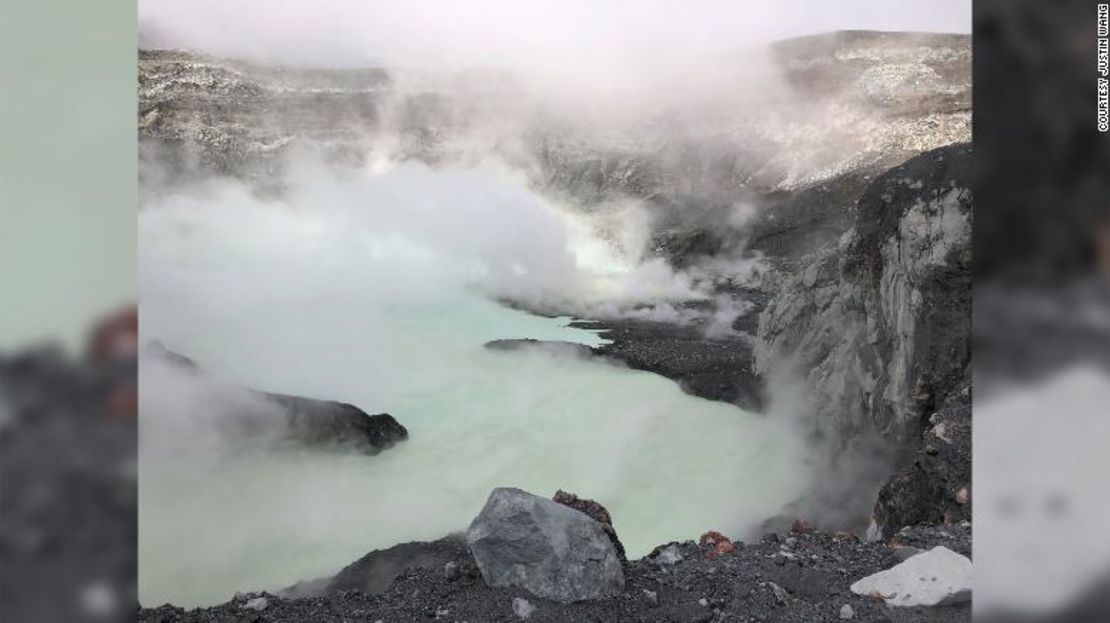 Gases tóxicos se elevan del lago en 2019.