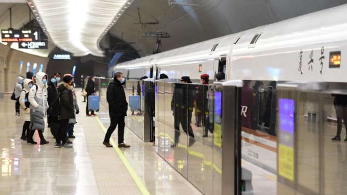 La estación de la Gran Muralla de Badaling es parte del ferrocarril de alta velocidad Beijing-Zhangjiakou de 170 kilómetros de largo.Imágenes de Zhang Chenlin/Xinhua/Getty