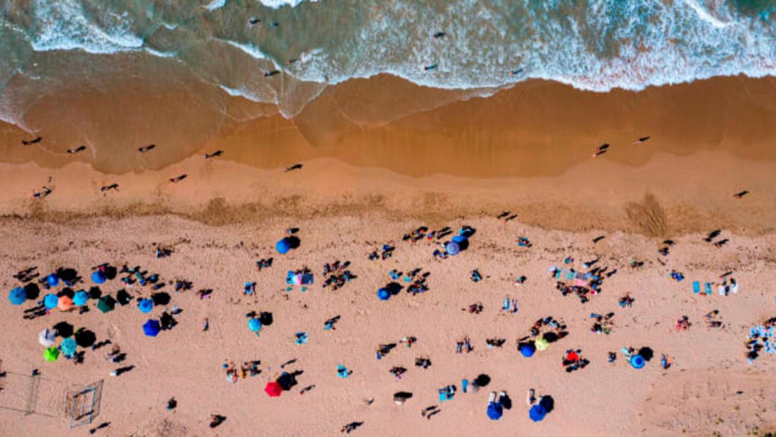 Las playas son un gran atractivo en Puerto Rico, pero también hay muchas experiencias locales que ofrecen los pequeños negocios.Crédito: Ricardo Arduengo/AFP vía Getty Images