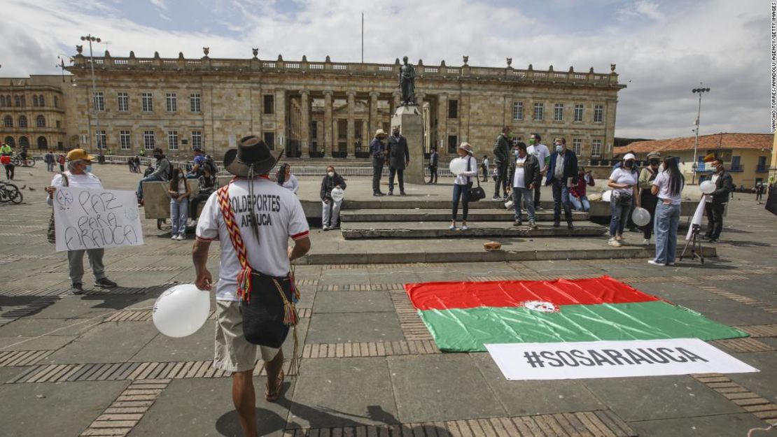 Los residentes de Arauca protestan contra la violencia en su área en una manifestación en Bogotá, Colombia, el 23 de enero.