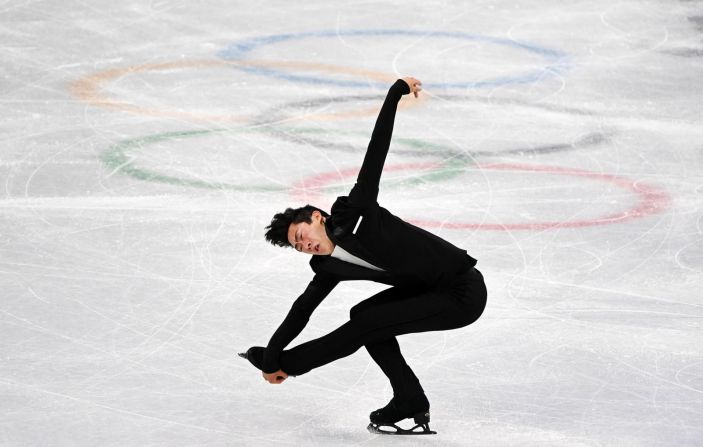 Algunas competencias en realidad comenzaron en los días previos a la ceremonia de apertura. Aquí, el estadounidense Nathan Chen compite en el evento de patinaje artístico por equipos el 4 de febrero. Puso a Estados Unidos a la cabeza con su programa corto.