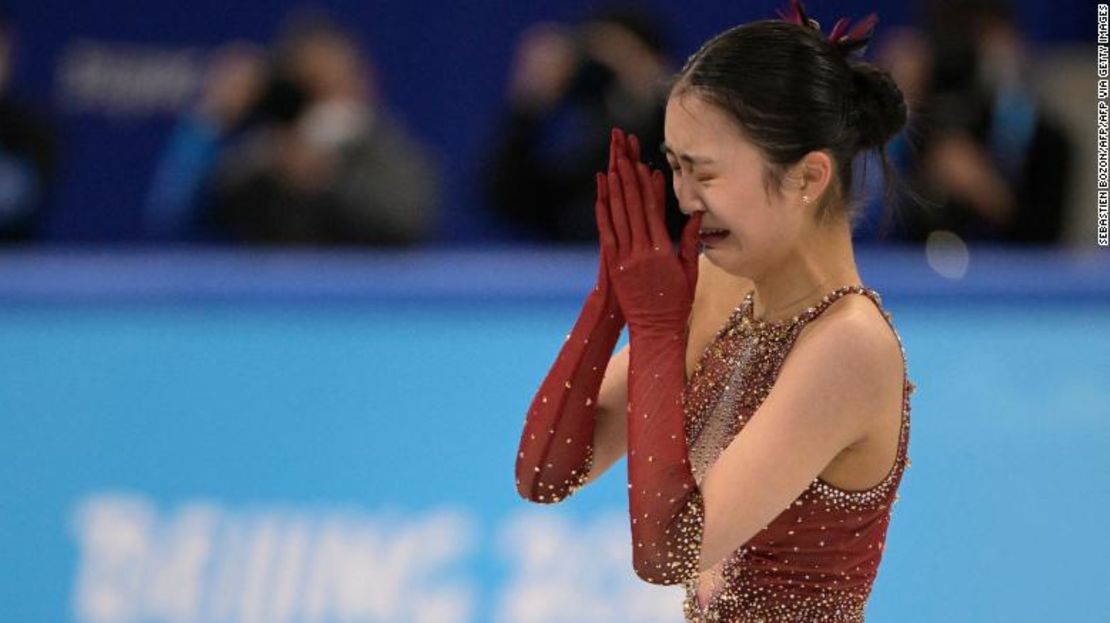 Zhu reacciona tras competir en el patinaje libre de la prueba por equipos de patinaje artístico en los Juegos Olímpicos de Invierno.