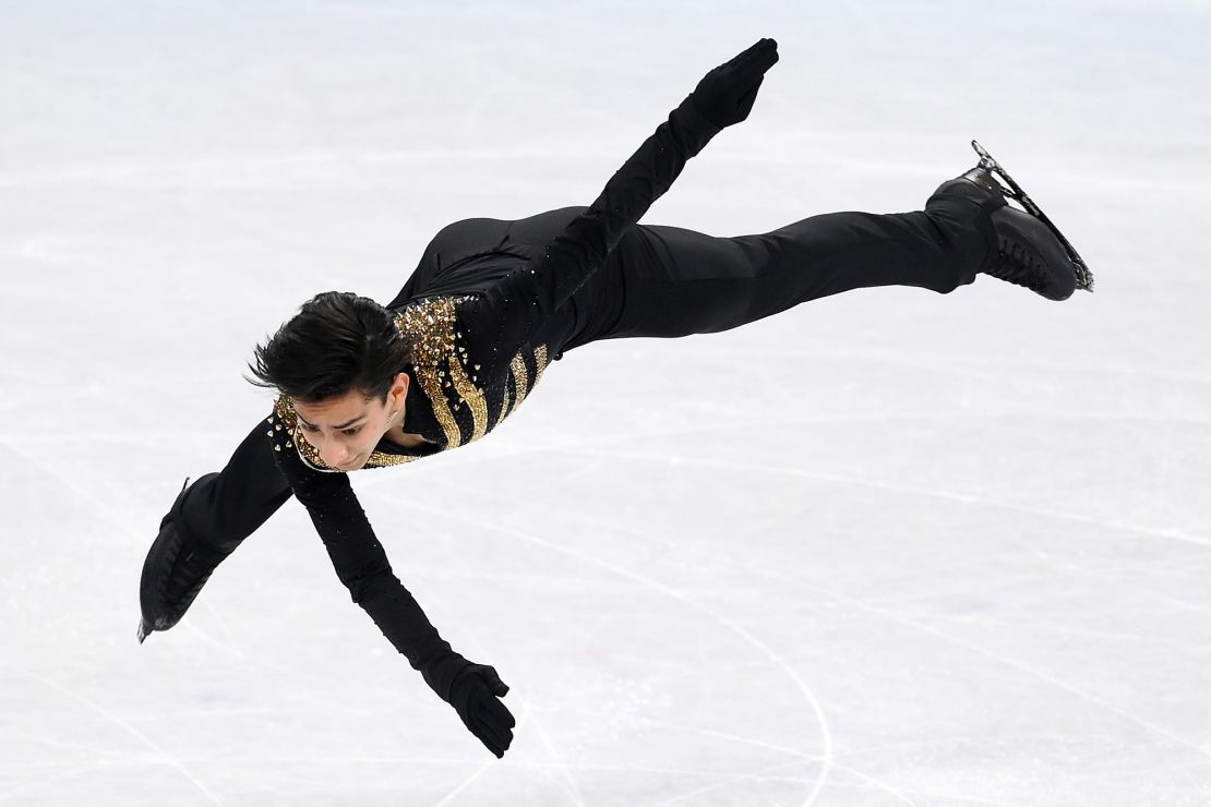 El mexicano Donovan Carrillo compite en el programa corto de patinaje el martes.