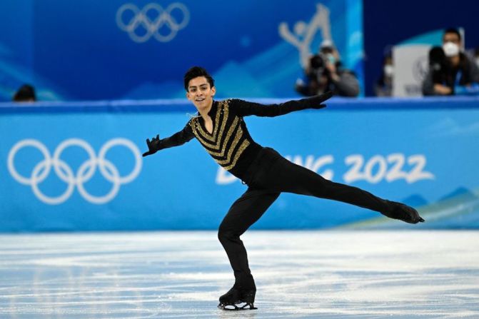 Carrillo es el primer patinador artístico olímpico de México en 30 años y el abanderado de su país en Beijing 2022.