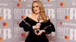 CNNE 1151584 - adele, billie eilish y dua lipa, entre las mujeres ganadoras de los premios brit 2022