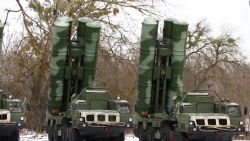 CNNE 1151677 - rusia despliega sus sistemas de defensa aerea s-400