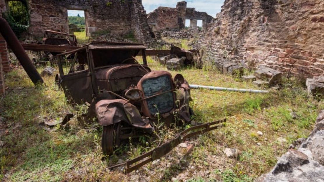 El pueblo de Oradour-sur-Glane fue el escenario de una horrible masacre durante la Segunda Guerra Mundial.Crédito: Adobe Stock