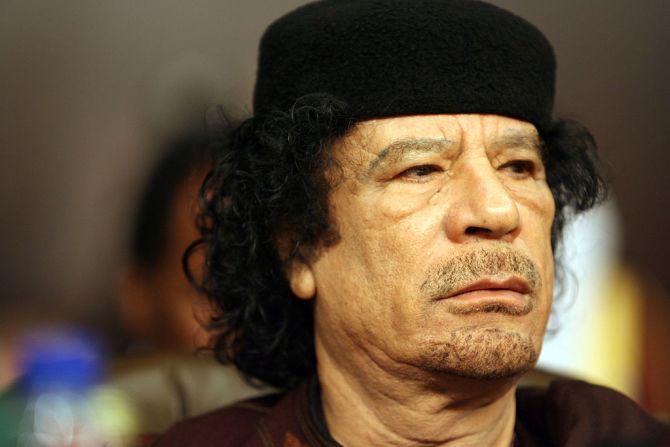 Moammar Gadhafi, quien gobernó Libia con puño de acero, fue abatido por combatientes rebeldes el 20 de octubre de 2011.