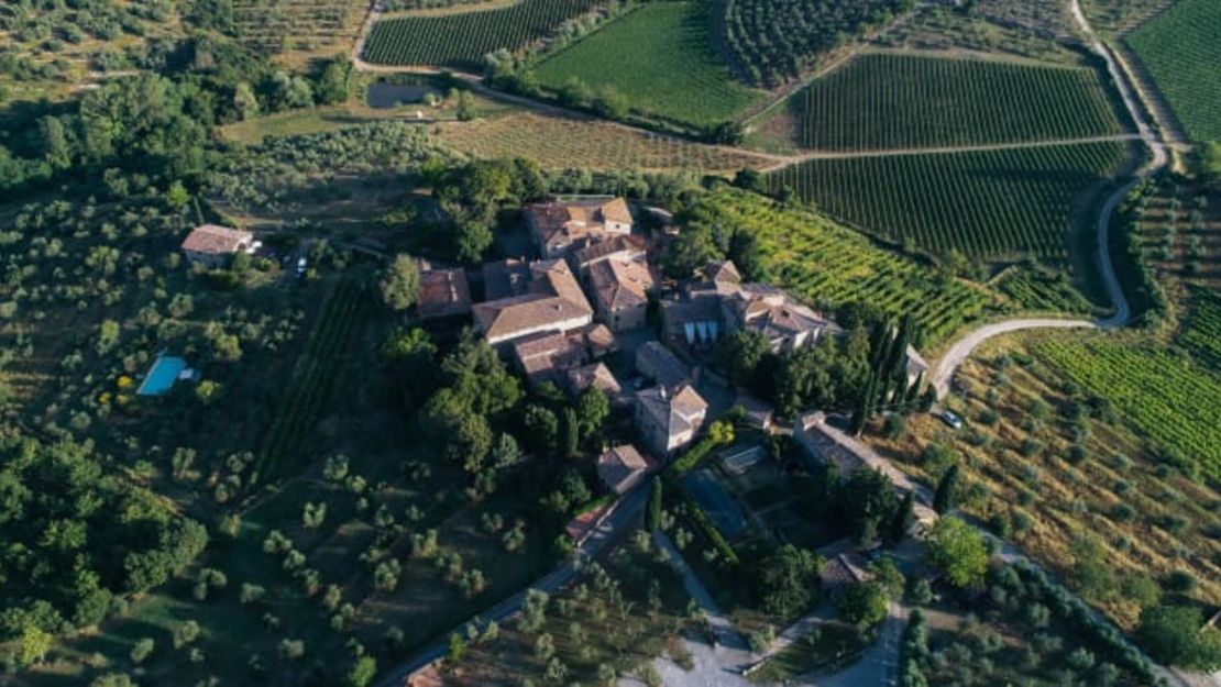 El vino en el campo hace de la Toscana un refugio ideal para dos. Cortesía Castello di Ama