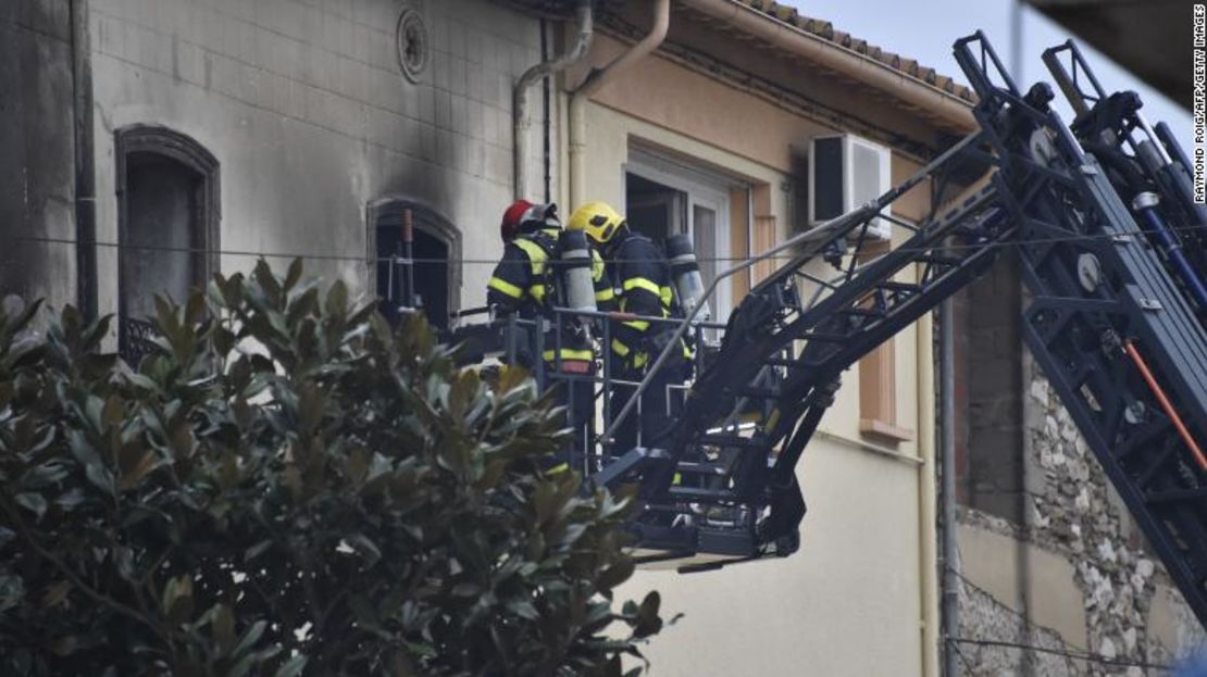 Equipos de rescate buscan a los habitantes desaparecidos en Saint-Laurent-de-la-Salanque, el 14 de febrero de 2022.