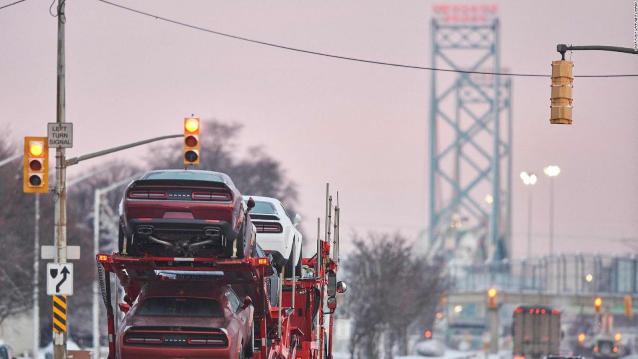 CNNE 1153945 - reabren el puente que une a ee-uu- y canada tras bloqueo de camioneros