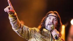 CNNE 1154417 - "el buki", marco antonio solis, presente en el super bowl