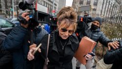 CNNE 1154646 - rechazan demanda de palin contra the new york times