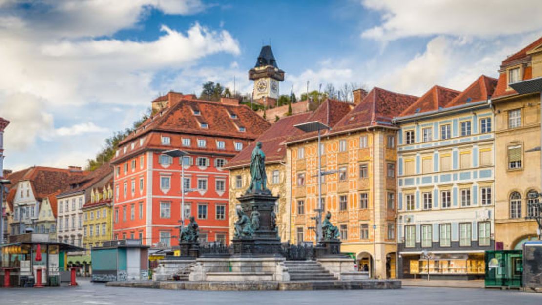 Graz es accesible directamente desde Eslovenia gracias al nuevo tren Liubliana-Budapest.Crédito: JFL Photography/Adobe Stock