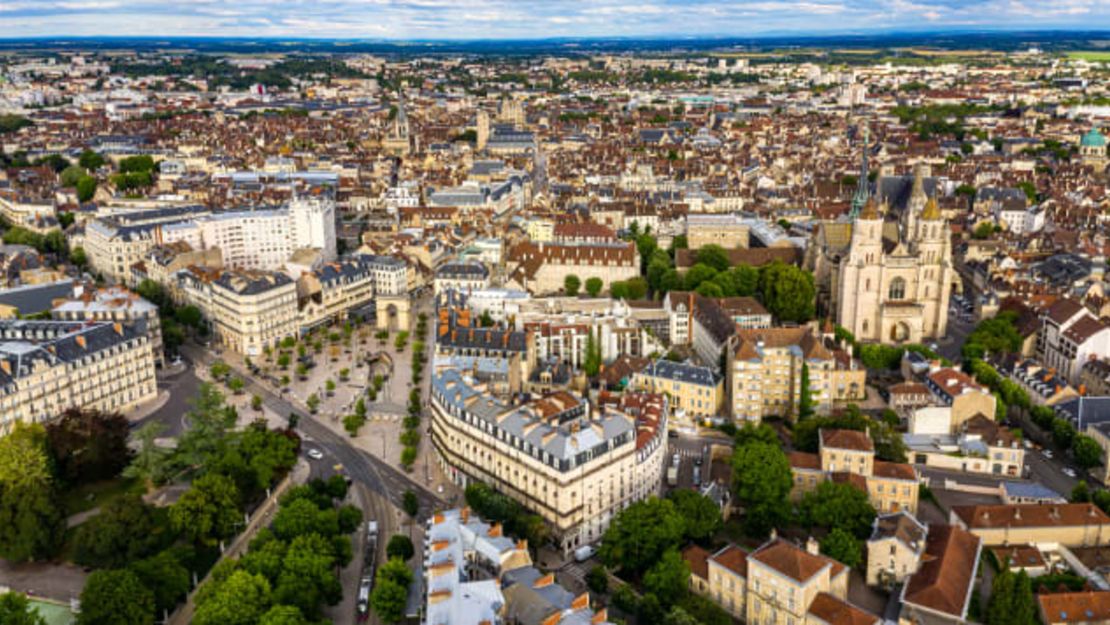 Dijon es una parada en la ruta de bajo costo París-Lyon.Crédito: Quang Ngo/Adobe Stock