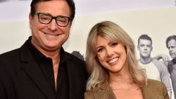 CNNE 1154966 - familia de bob saget presenta demanda por privacidad