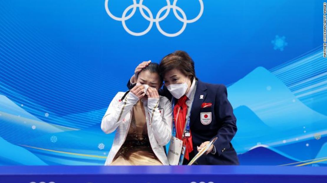 Kaori Sakamoto, del equipo de Japón, reacciona tras conocer su puntuación durante los Juegos Olímpicos de Invierno de Beijing 2022.