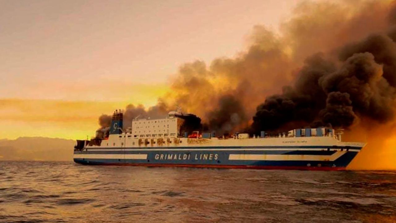 CNNE 1156182 - 5 cosas- ferry se incendia en grecia con mas de 200 personas a bordo