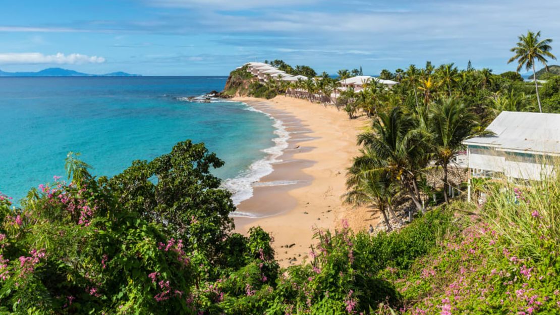 La playa de Grace Bay: esta franja de arena dorada en las Islas Turcas y Caicos es la mejor playa del mundo, según los usuarios de TripAdvisor.