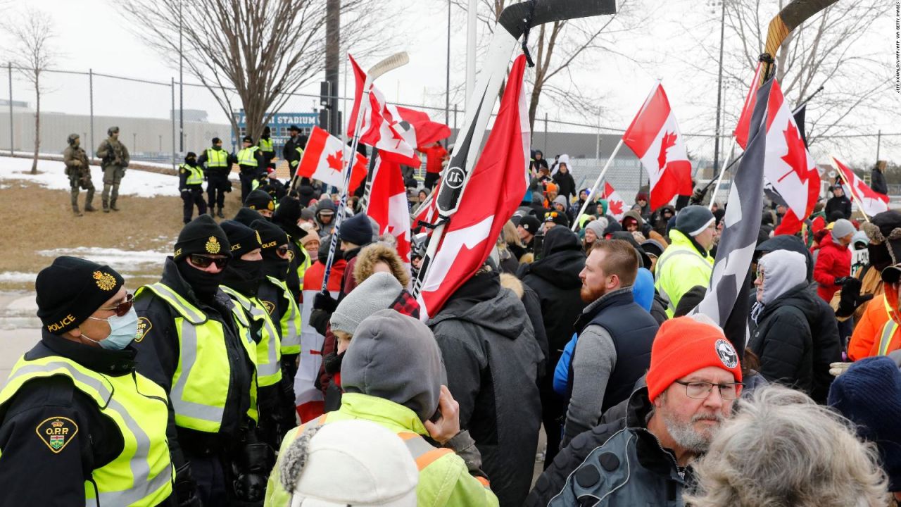 CNNE 1158726 - manifestantes acosan a periodistas en canada