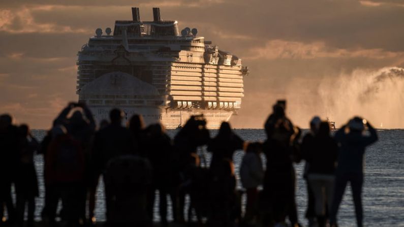 A la mar: el Wonder of the Seas comenzará a operar itinerarios de cinco a siete noches desde Fort Lauderdale, Florida al Caribe en marzo, antes de lanzar cruceros por el Mediterráneo Occidental desde Barcelona y Roma en mayo. Crédito: Sebastien Salom-Gomis/AFP/Getty Images