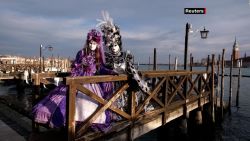 CNNE 1160394 - vuelve carnaval de venecia con sus pintorescos disfraces