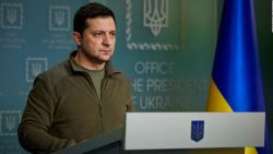 CNNE 1160526 - zelensky confirma que fuerzas rusas estan cerca de kyiv