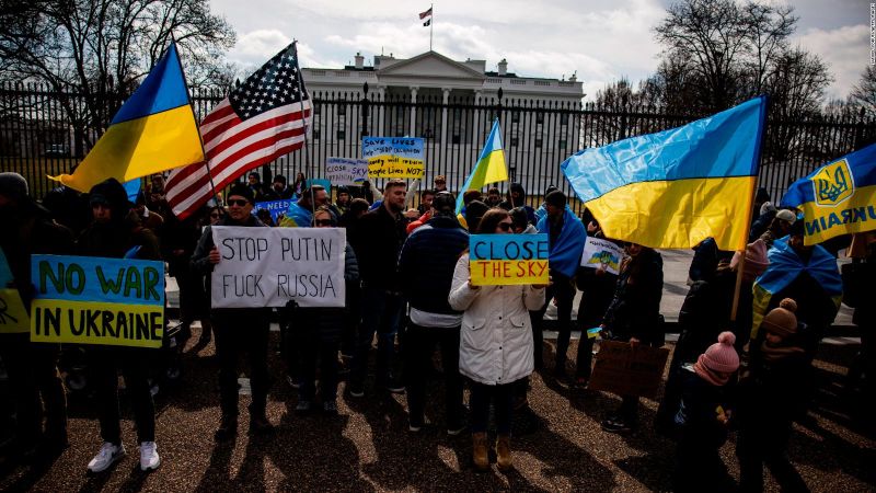 Joe biden analiza seriamente la expulsión de rusia del sistema swift. ¿qué significa? | cnn