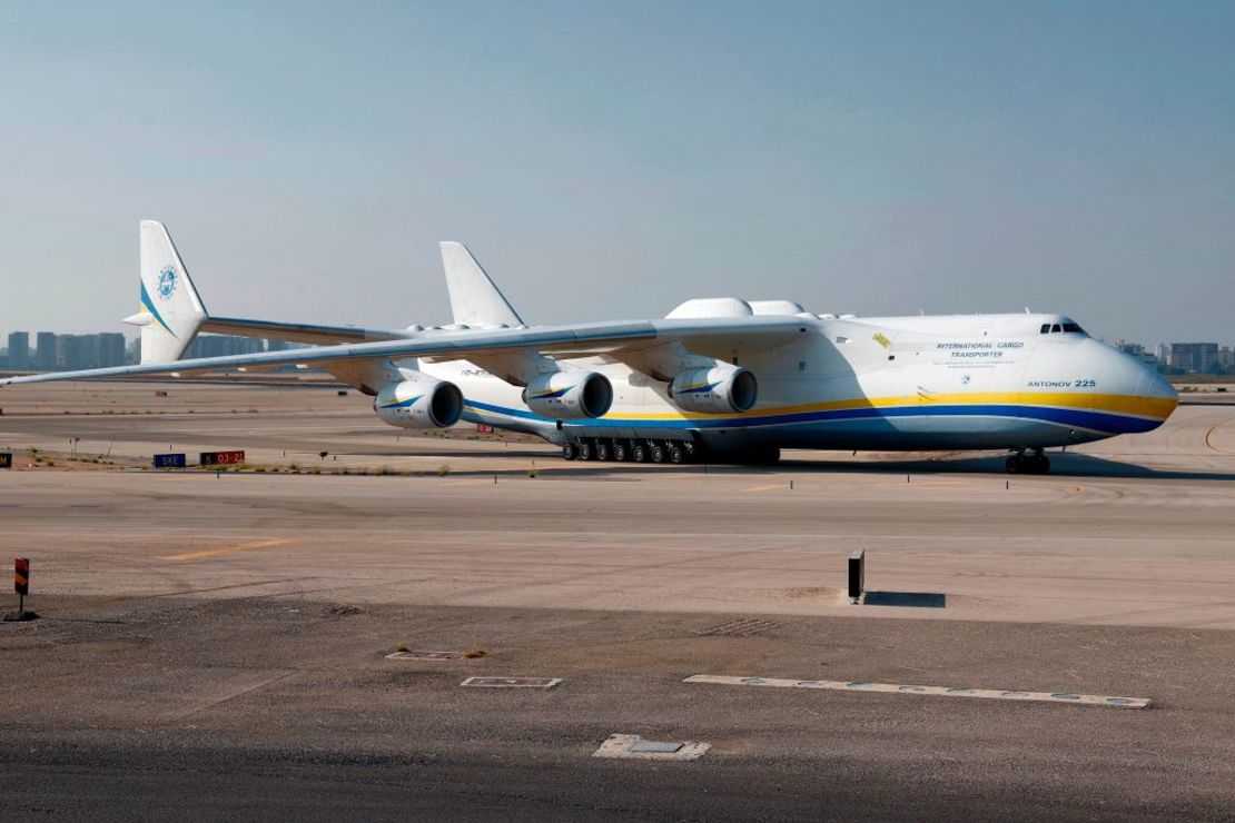 Esta fotografía tomada el 3 de agosto de 2020 muestra una vista de un avión Antonov An-225 Mriya. Crédito: JACK GUEZ/AFP vía Getty Images