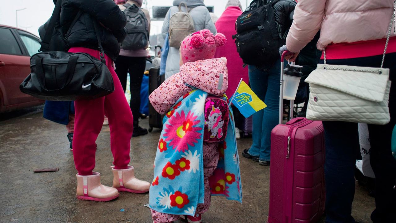CNNE 1161614 - el drama en un campo de refugiados ucranianos en polonia