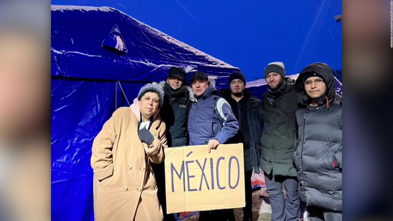 CNNE 1162568 - 5 cosas- 24 mexicanos llegan a rumania desde ucrania