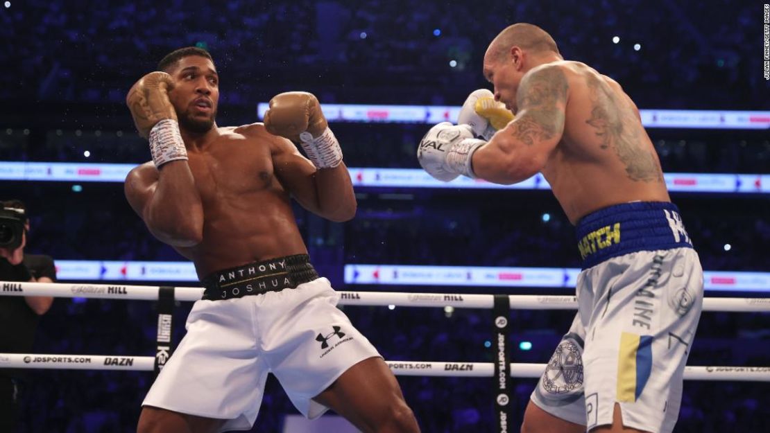 Usyk ganó sus cinturones de título de peso pesado en una excelente exhibición en septiembre de 2021 contra el excampeón Anthony Joshua.