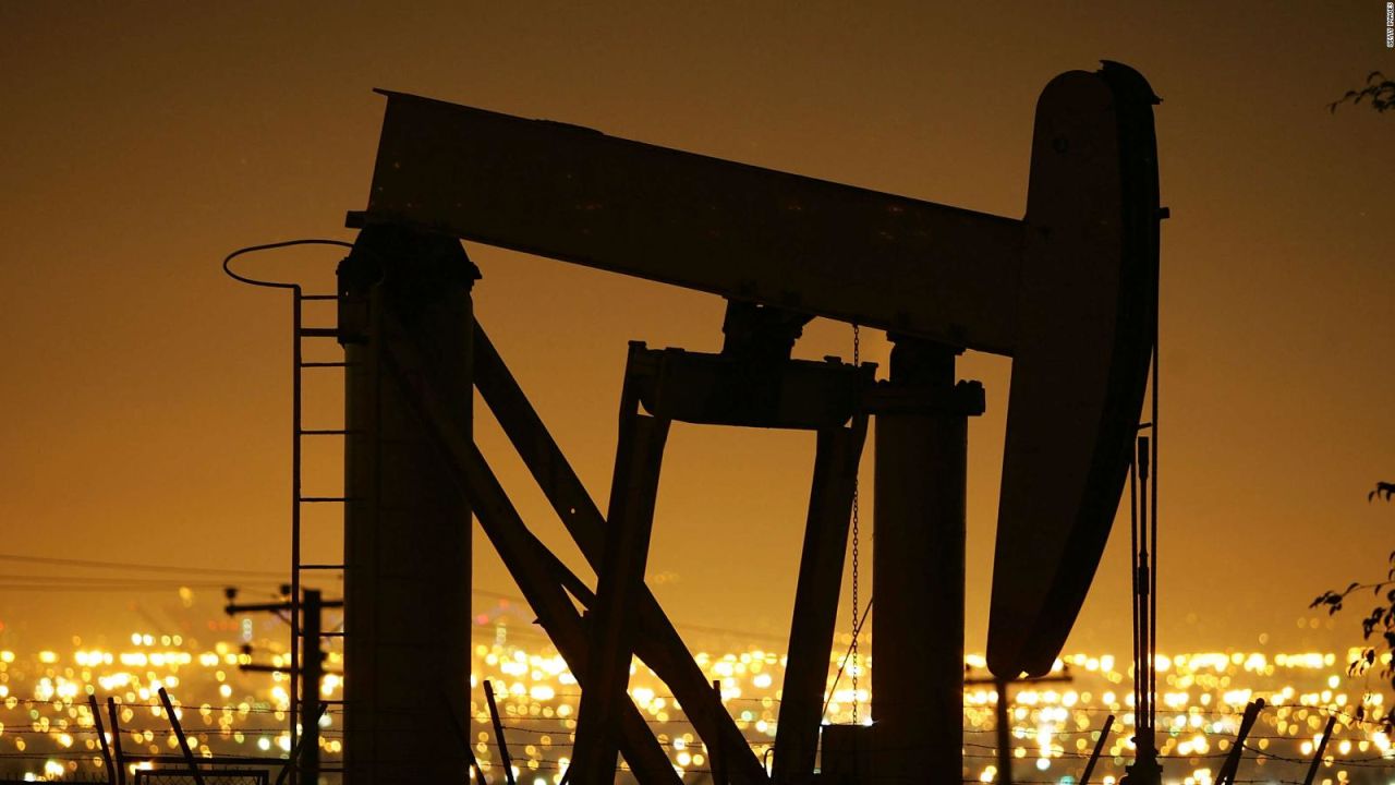 CNNE 1162686 - los precios del petroleo y el gas se disparan