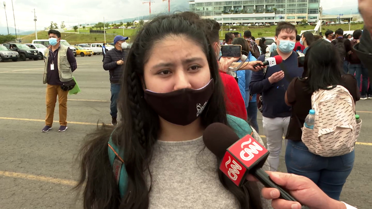 CNNE 1164401 - testimonio de ecuatorianos que llegaron a quito en vuelo humanitario