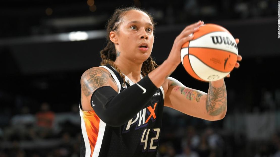 Brittney Griner #42 del Phoenix Mercury durante un juego contra el Chicago Sky el 10 de octubre de 2021 en Phoenix, Arizona.