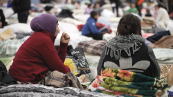 CNNE 1164739 - asi viven dentro de un estadio estos refugiados ucranianos