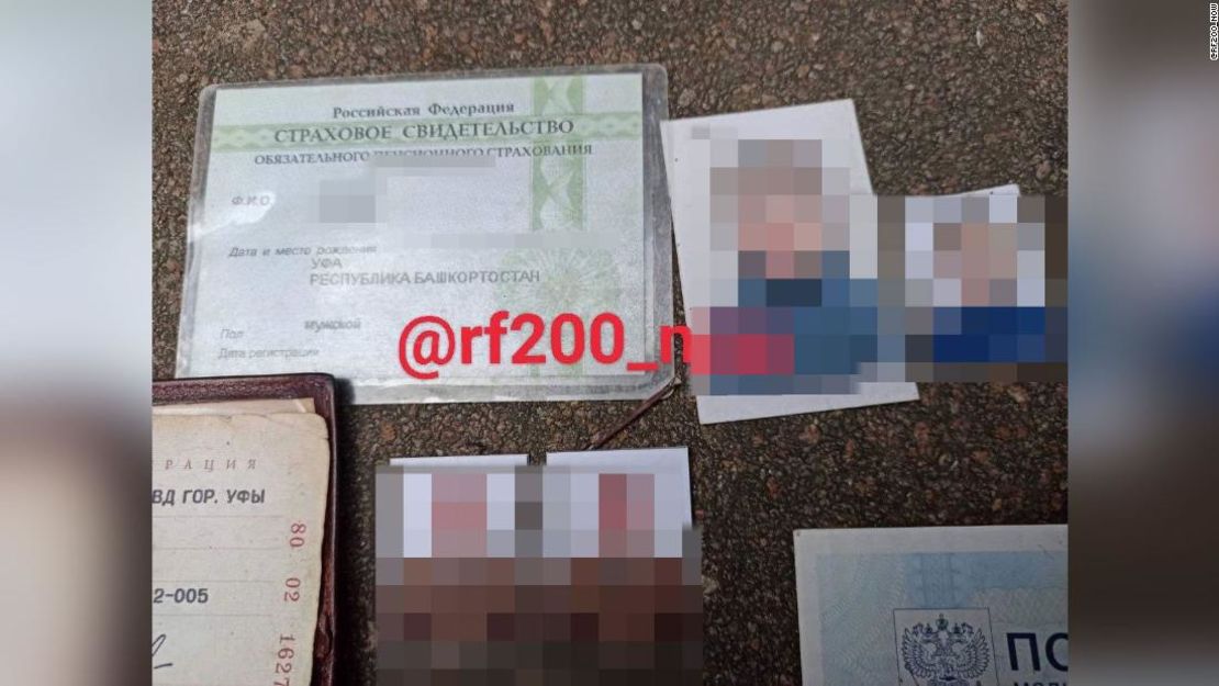 Una foto de la tarjeta de identificación de un soldado ruso compartida en un canal de Telegram conectado con el Gobierno ucraniano.