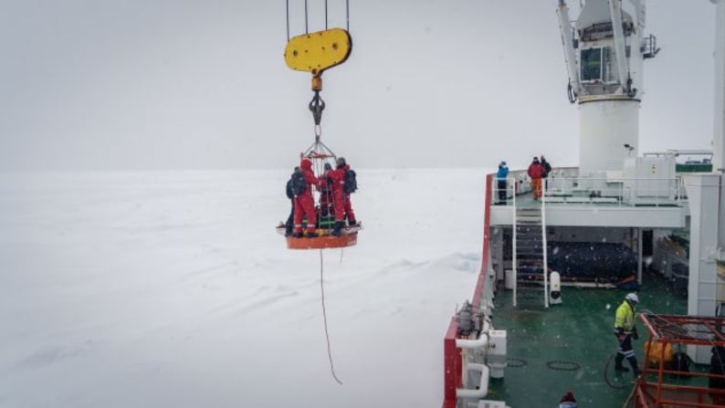 A través del hielo: Saab fabricó vehículos a medida para utilizarlos en la exploración submarina. Crédito: Falklands Maritime Heritage Trust y Nick Birtwistle