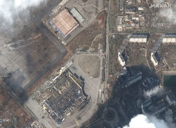 Al norte de Mariupol el centro comercial Portcity también parece haber sufrido importantes daños por el fuego. La imagen fue tomada el 9 de marzo de 2022.