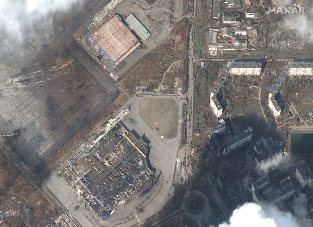 Al norte de Mariupol el centro comercial Portcity también parece haber sufrido importantes daños por el fuego. La imagen fue tomada el 9 de marzo de 2022.