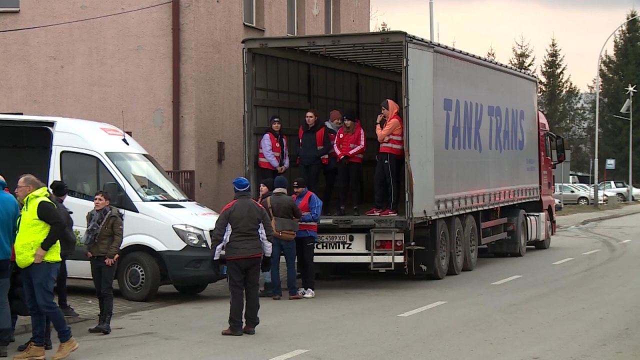 CNNE 1166450 - un dia con la cruz roja en la frontera polonia-ucrania