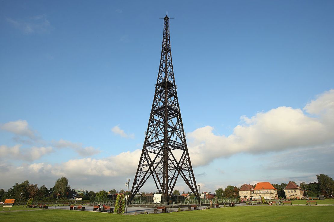 La antigua torre de la estación de radio que se hizo famosa por el "Incidente de Gleiwitz" se levanta el 19 de agosto de 2014 en Gliwice, Polonia.