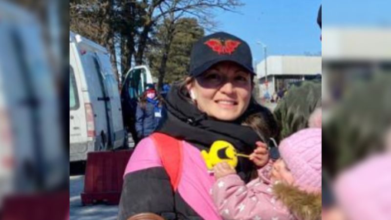 La mexicana que le cantaba a su hija para que no escuchara las bombas en ucrania | cnn